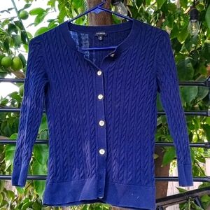 Talbot'sMinimalist lighl  sweater with gold tooling (button) 3/4 legnth